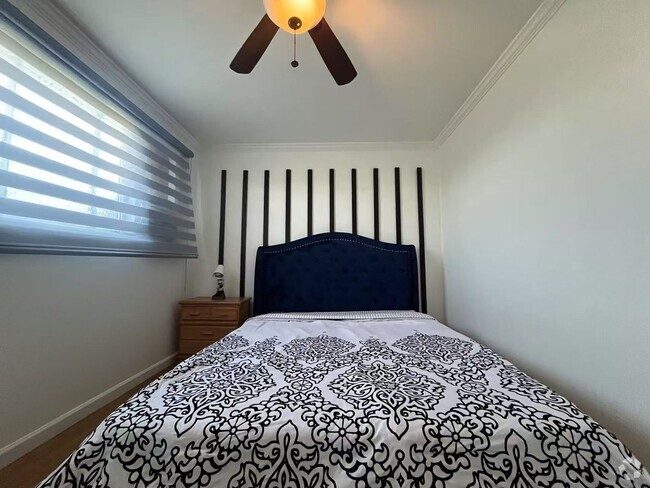 Building Photo - Spacious Spanish-Style Room in Prime LA Lo... Rental