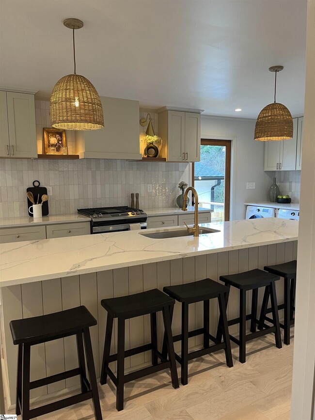 Photo - 410 Birnie St