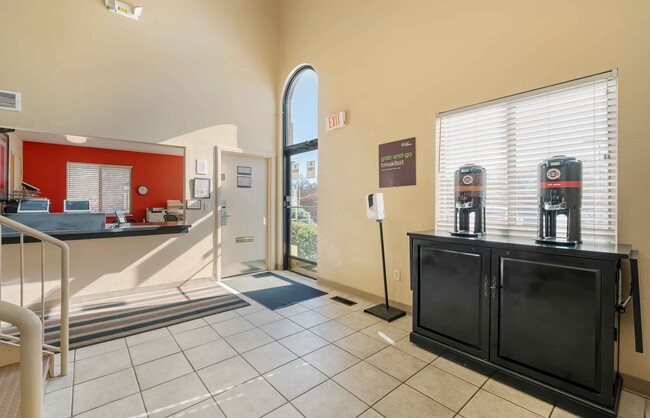 Furnished Studio-Cincinnati - Blue Ash - Reagan Highway