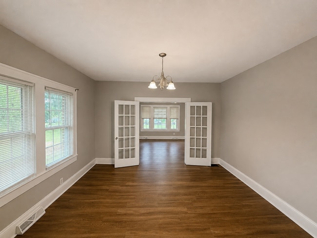 Photo - 3 bedroom, 1 bath house in Burlington