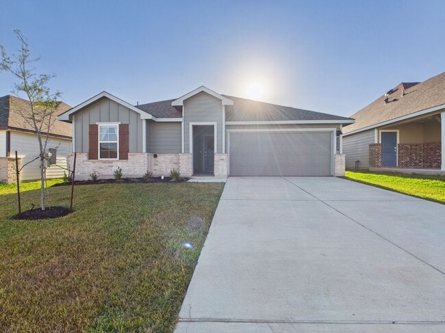 Building Photo - 2319 Jeter Dr