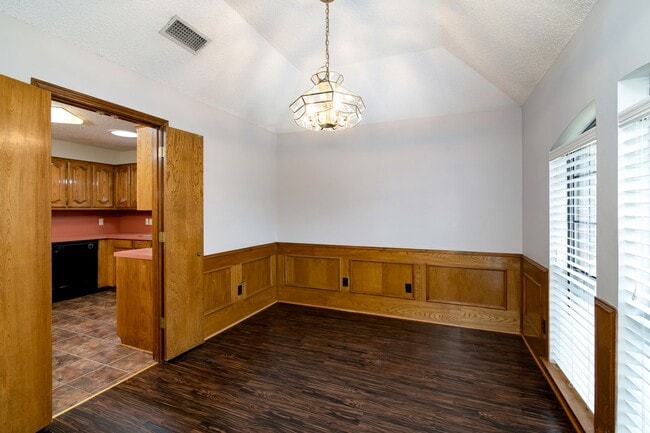 Photo - *Cozy Corner Home*