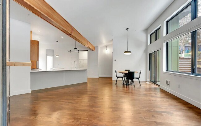 Photo - Beautiful Modern Condo in Rattlesnake