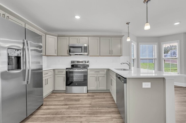 Photo - 204 W Point Dr