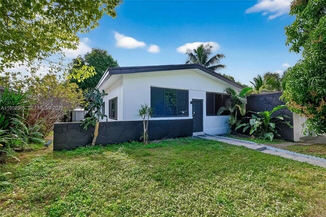 Building Photo - 524 NE 160th Terrace