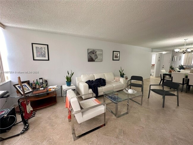 Photo - 1300 NE Miami Gardens Dr Unidad 303E
