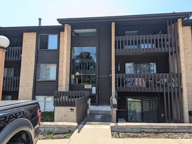 Building Photo - 6151 Knoll Wood Rd Rental