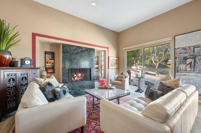 Photo - 2552 Hyde St