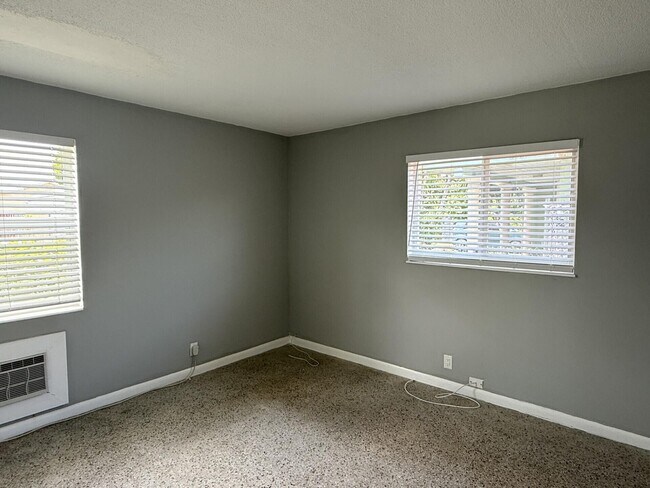 Photo - 1118 N H St Unit 14