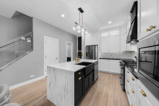 Photo - 355 W Superior St