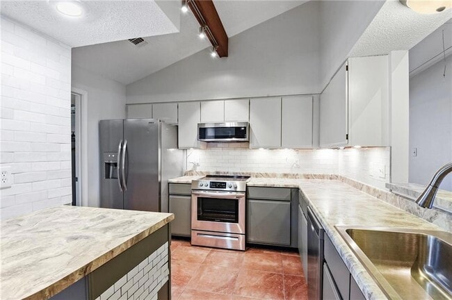 Photo - 159 Kelly Dr