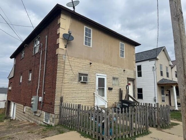 Building Photo - 695 Ewing St Unit 695 Ewing St #2 Washington PA 15301