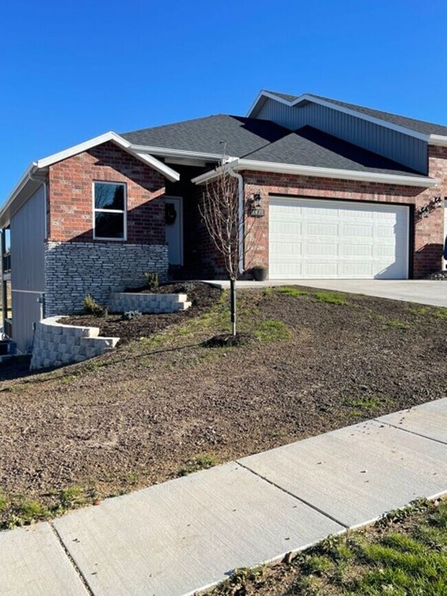 Beautiful duplexes in Ozark 4 bedrooms, 3 ... - Beautiful duplexes in Ozark 4 bedrooms, 3 ... House