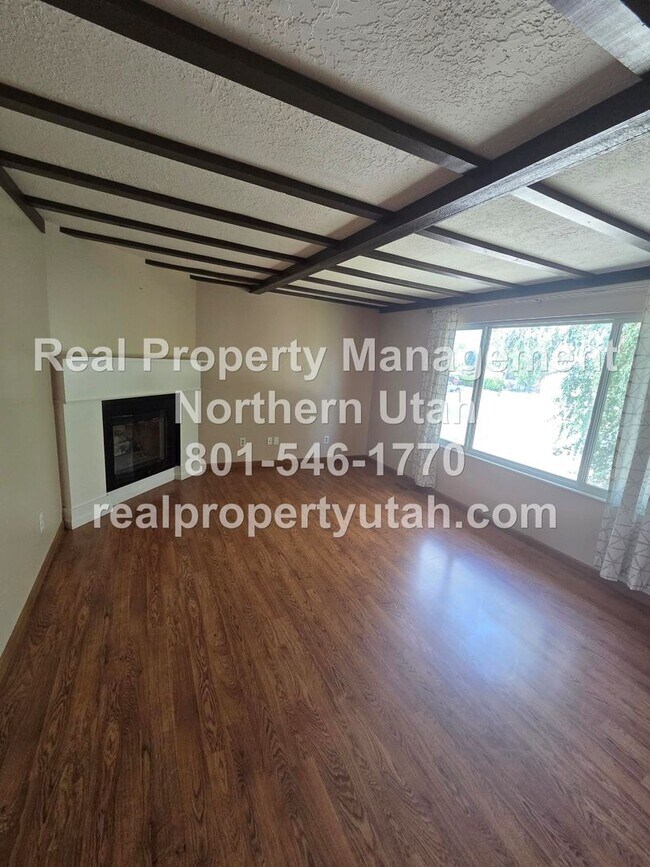 Photo - 4 Bedroom Home in Clinton Available!