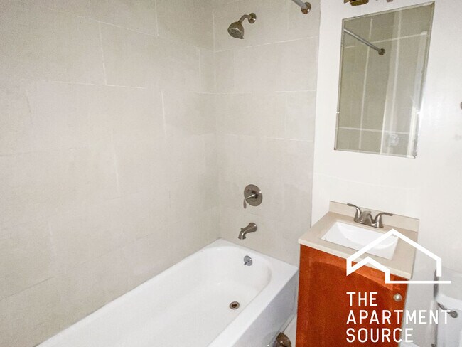 Photo - 4715 N Leavitt St Unit 2