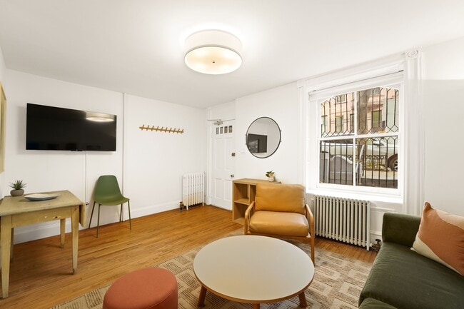 Photo - 136 E 92nd St