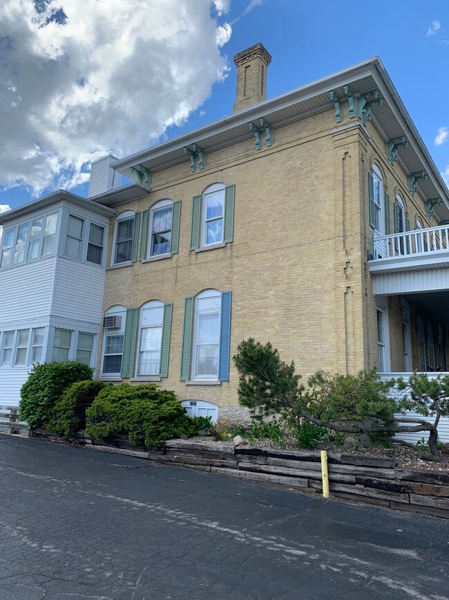 Building Photo - 1113 Oregon St Unit B