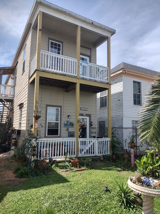 Building Photo - 1613 Avenue N 1/2 Unit Upstairs Rental