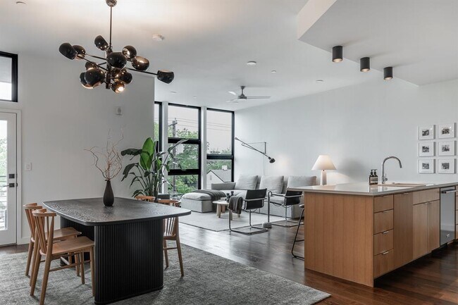Photo - 1322 E 12th St Unidad 305