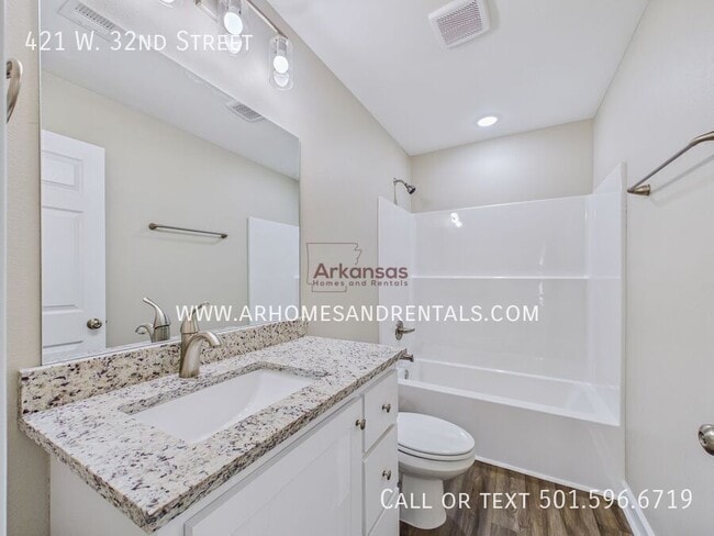 Photo - 421 W 32nd St