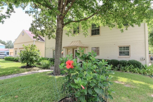 Building Photo - 4615 University Oaks Blvd Rental