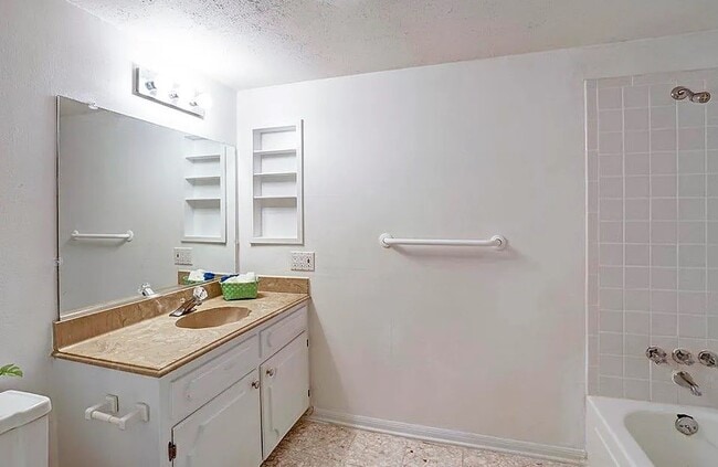 Photo - 5215 Arboles Dr Unit b