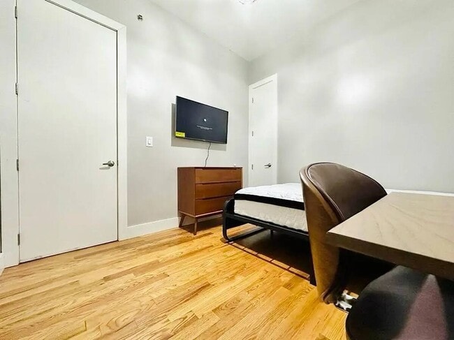 Furnished room/NOT APARTMENT
