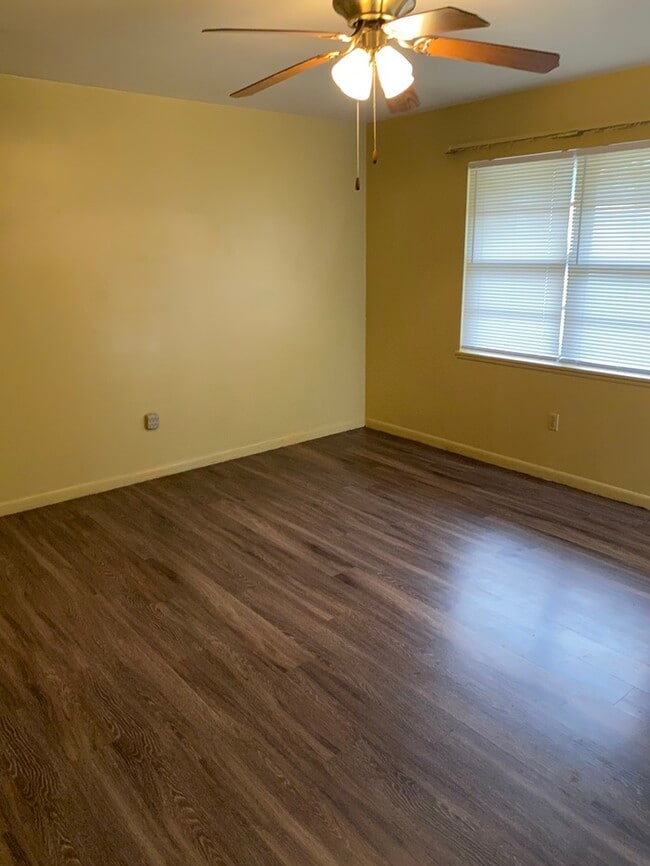 Photo - 2410 Martha Cir