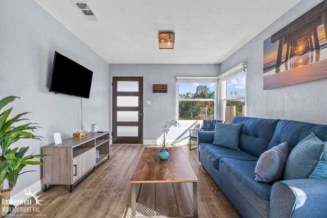 Photo - Charming 2Bdm 1Ba upstairs Unit in North P...