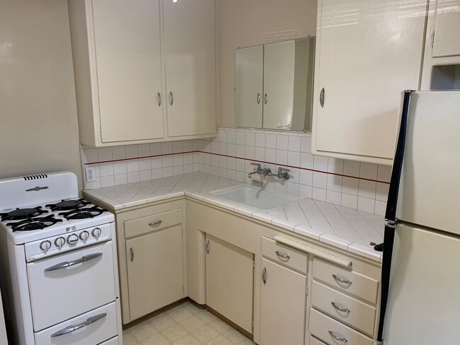 Photo - 181 S Marengo Ave Unidad 5