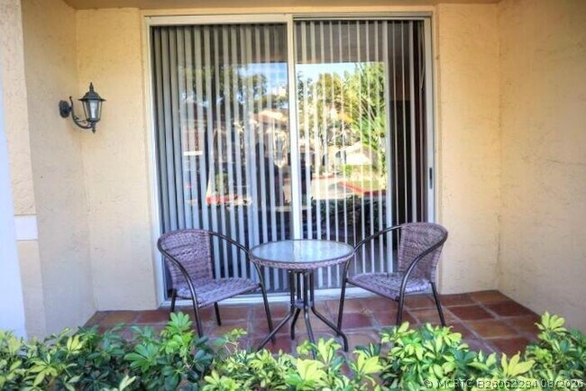 1721 Village Blvd Unidad 103