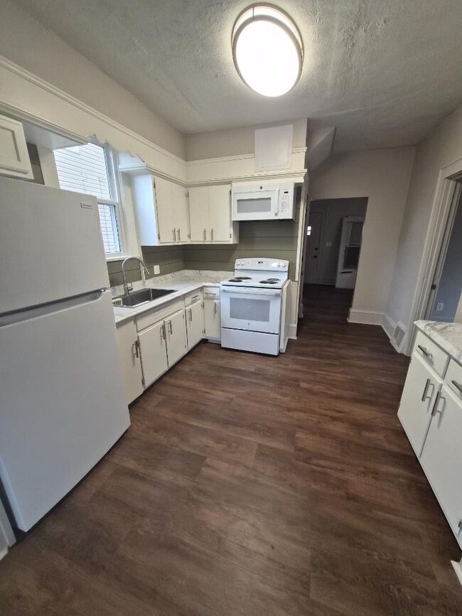 Photo - 323 Bedford Ave NW