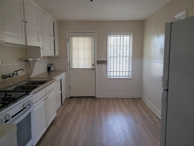 Photo - 2602 North St Unit 3W