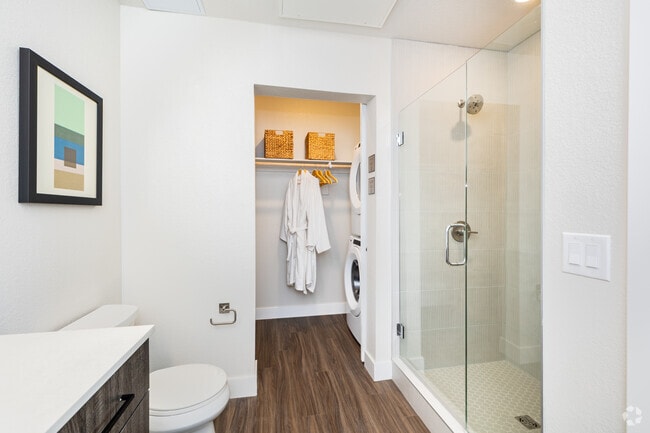 1BR, 1BA - 600SF - Signature - Bathroom