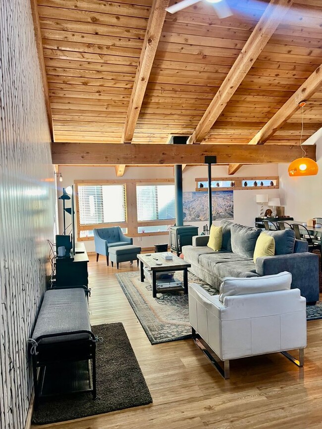 Building Photo - Mountain Escape in Mammoth Lakes – 2 Bed +... Unit 10 Rental