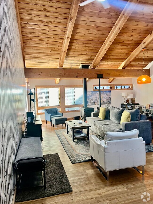 Building Photo - Mountain Escape in Mammoth Lakes – 2 Bed +... Unit 10 Rental