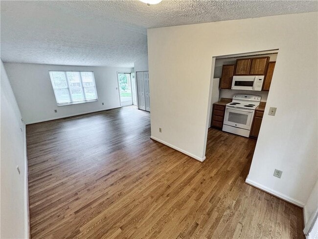 Photo - 100 Roswell Farms Ct