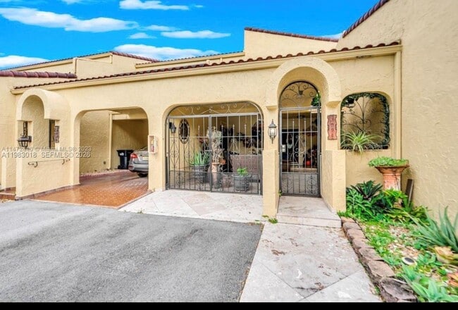 Building Photo - 3994 Estepona Ave