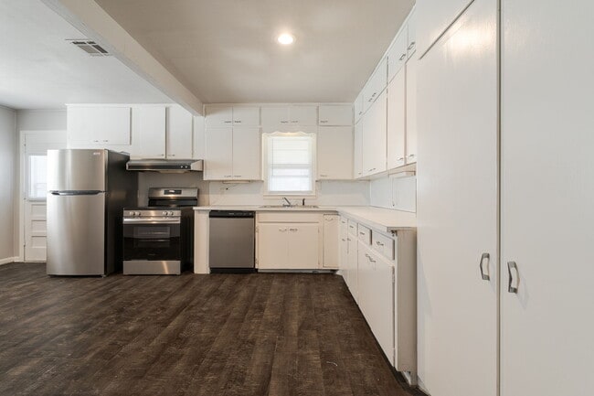 Photo - 1709 S Dille Ave