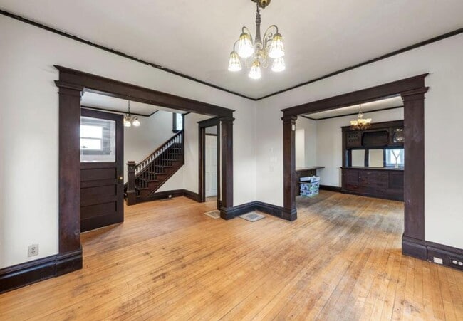 Photo - 311 E 31st St