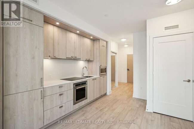 Photo - 10 Inn On The Pk Dr Unit 3105