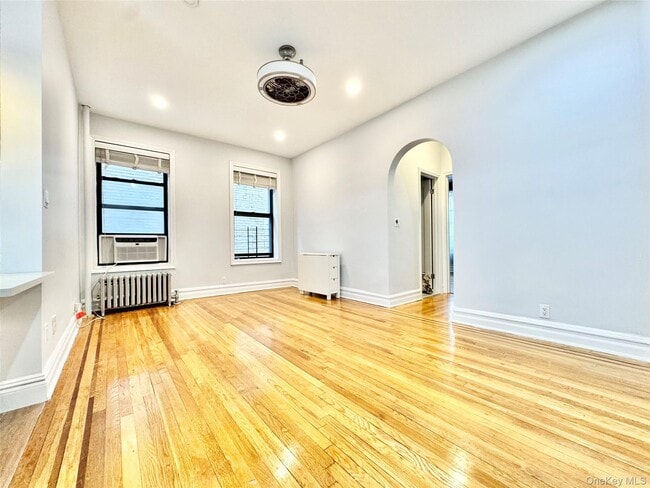 Building Photo - 225 Bennett Ave Unit 4L