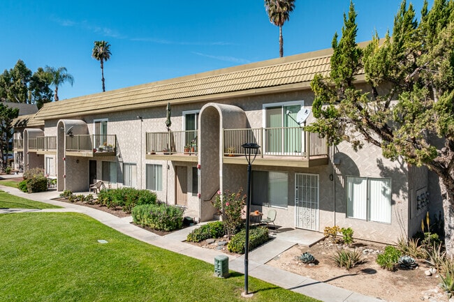 Building Photo - Canyon Villa