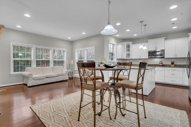 Photo - 7592 Holly Ridge Dr