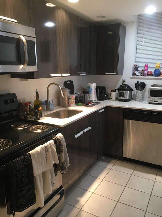 Photo - 105 Queensberry St Unit D