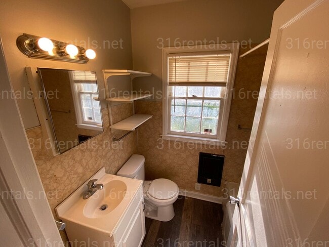 Photo - $925 - 2 bedroom / 1 bathroom - Beautiful ...