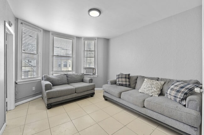 Photo - 6113 Washington St