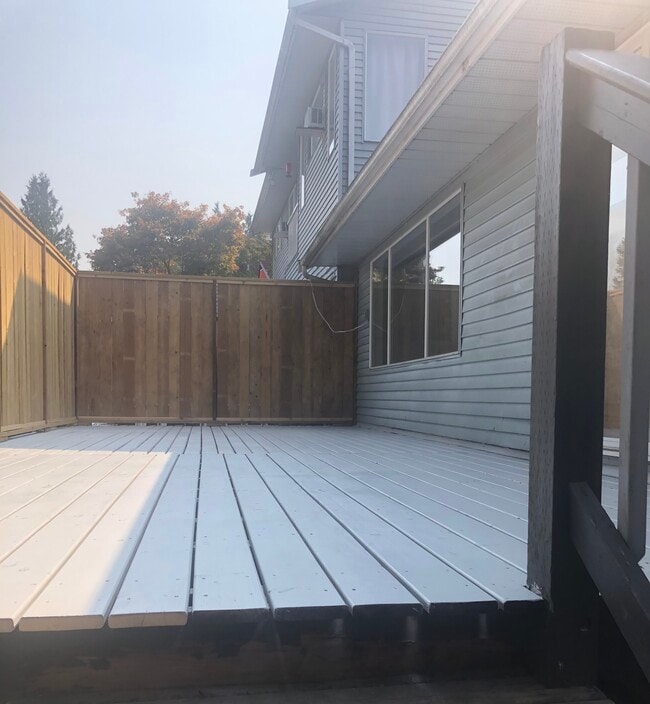 Private patio off of kitchen - 11535 Millar Rd