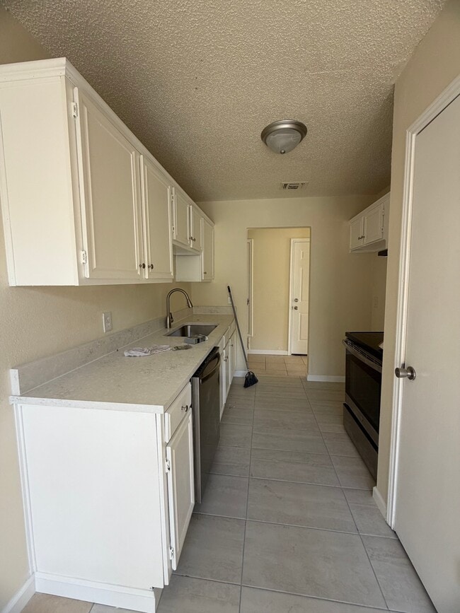Photo - 323 Moss Hill Dr