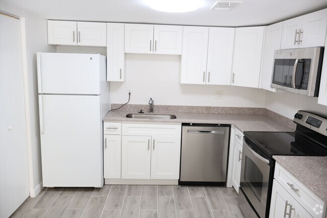 Building Photo - 1 bed / 1 bath condo with a bonus den - Co...